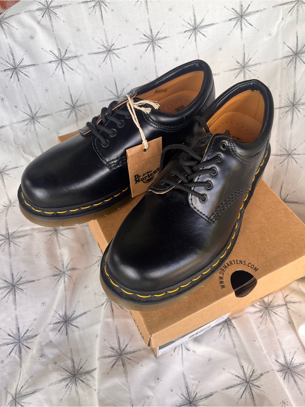 New in box! DMs Dr. Martens men’s 7 women’s 8 black leather Buttero 8053